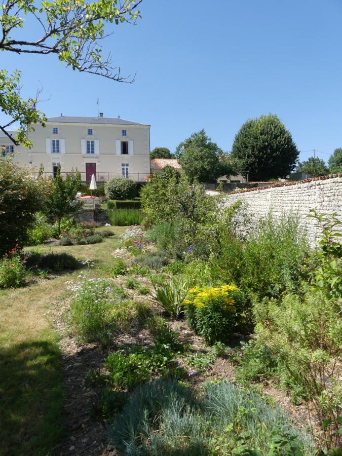 Отель Les Jardins De Xanton Экстерьер фото